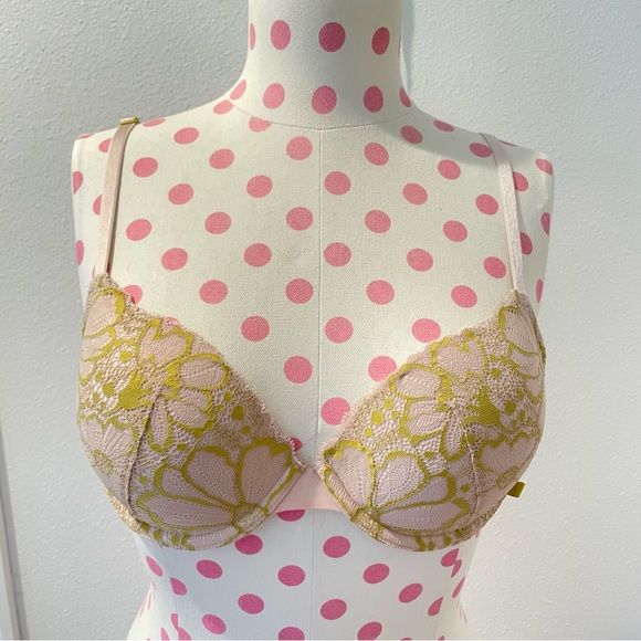 Victoria's Secret Other - Victoria’s Secret Lace Padded Bra 34 C